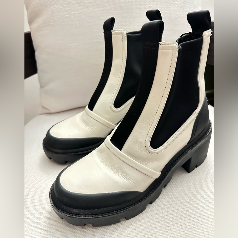 Tory Burch chelsea Black and Cream Ankle Boots
